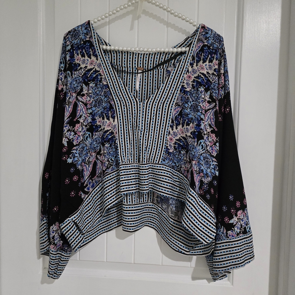 NWOT Free People Oversize V Neck Kimono Sleeve‎ Crop Top Blouse XS
